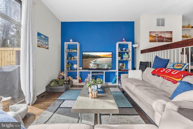 2046 GOLF COURSE DR, Reston, VA 20191