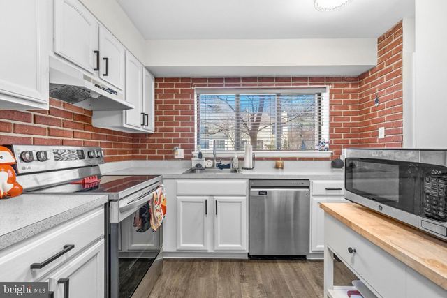 2046 GOLF COURSE DR, Reston, VA 20191