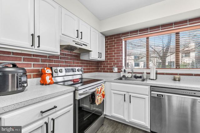 2046 GOLF COURSE DR, Reston, VA 20191