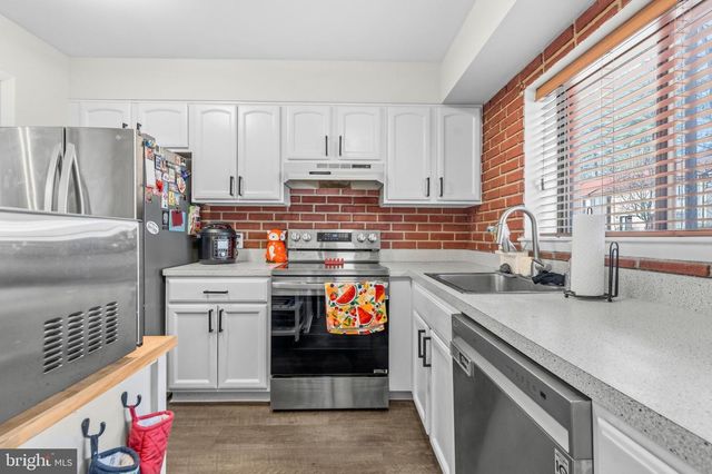 2046 GOLF COURSE DR, Reston, VA 20191