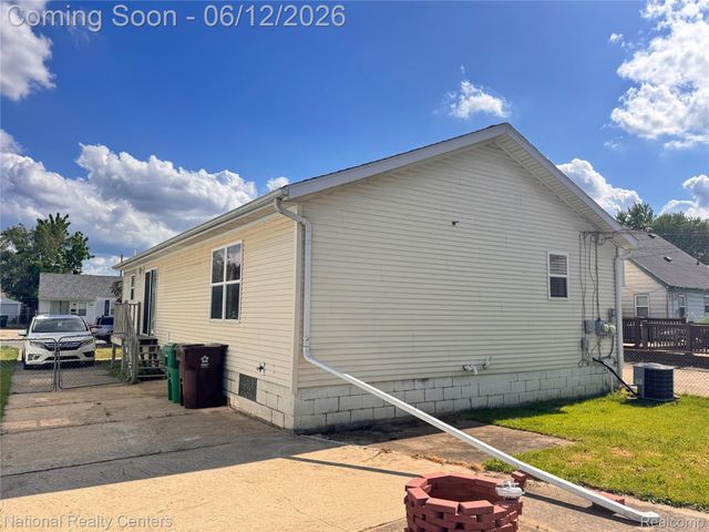 28802 Birchlawn Street, Garden City, MI 48135