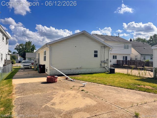 28802 Birchlawn Street, Garden City, MI 48135