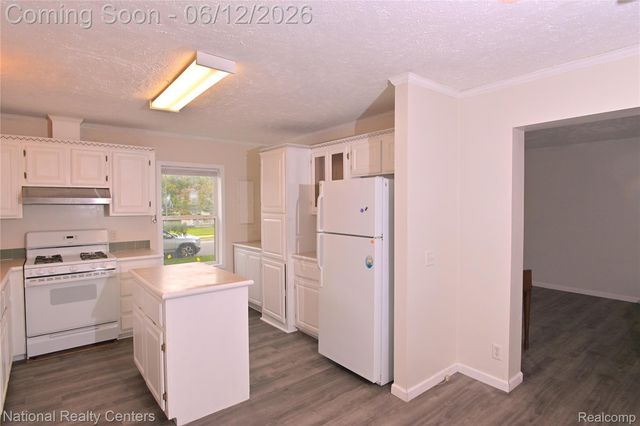 28802 Birchlawn Street, Garden City, MI 48135