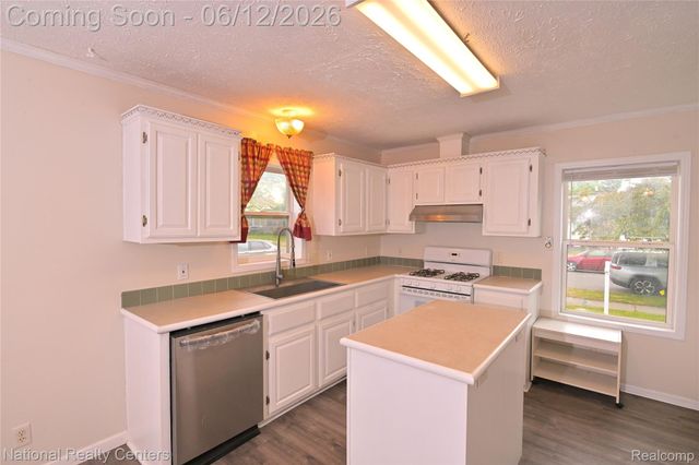 28802 Birchlawn Street, Garden City, MI 48135