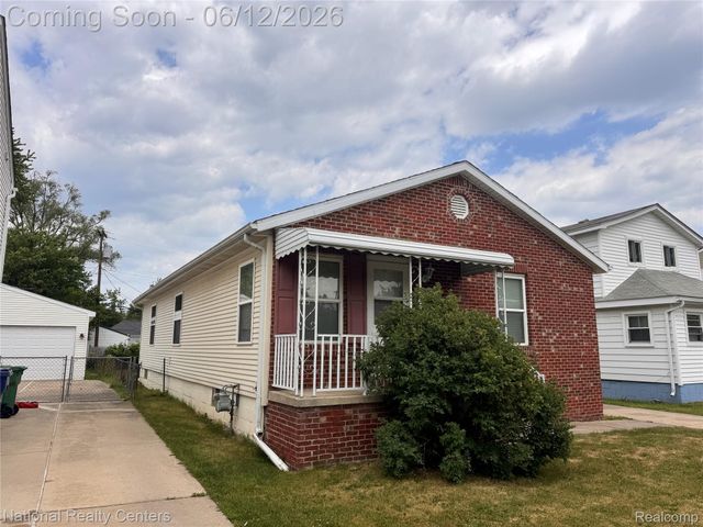 28802 Birchlawn Street, Garden City, MI 48135