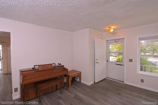 28802 Birchlawn Street, Garden City, MI 48135