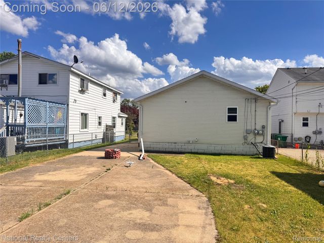 28802 Birchlawn Street, Garden City, MI 48135