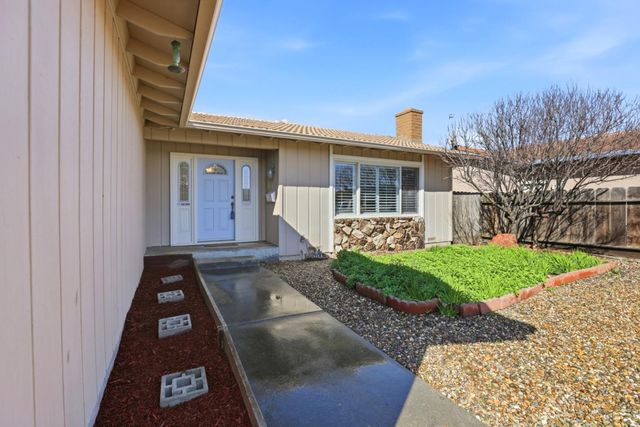 1223 La Canada Way, Salinas, CA 93901