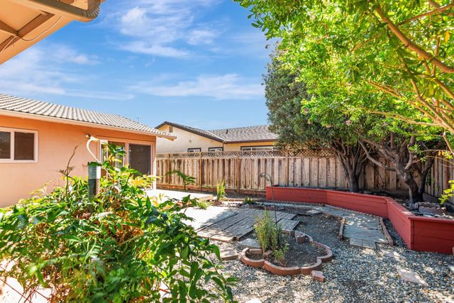 1223 La Canada Way, Salinas, CA 93901