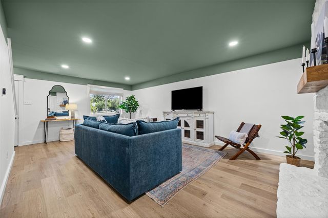 9737 Anderson Village DR, Austin, TX 78729
