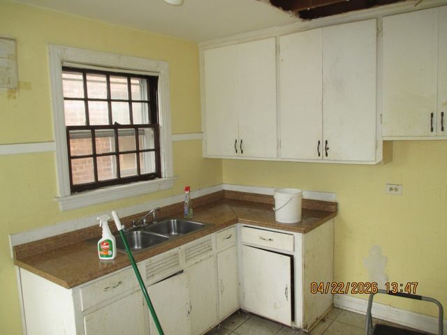 9058 S Jeffery Boulevard, Chicago, IL 60617