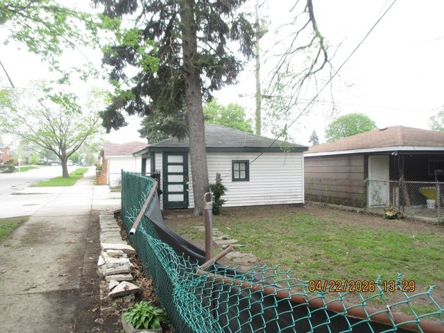 9058 S Jeffery Boulevard, Chicago, IL 60617