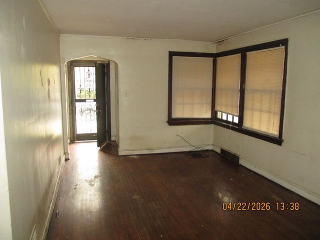 9058 S Jeffery Boulevard, Chicago, IL 60617