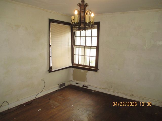 9058 S Jeffery Boulevard, Chicago, IL 60617