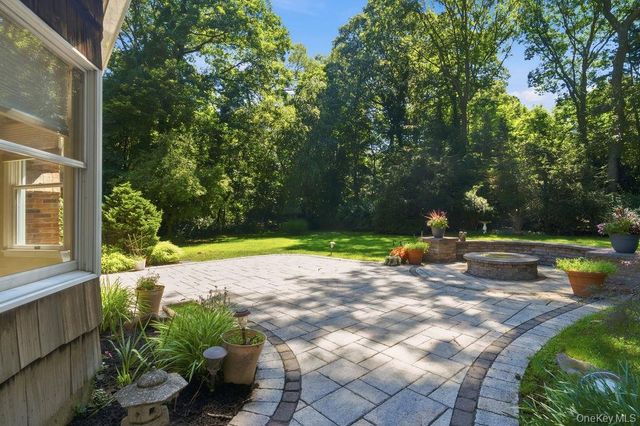 20 Oak Tree Drive, Smithtown, NY 11787