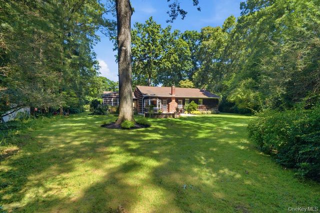 20 Oak Tree Drive, Smithtown, NY 11787