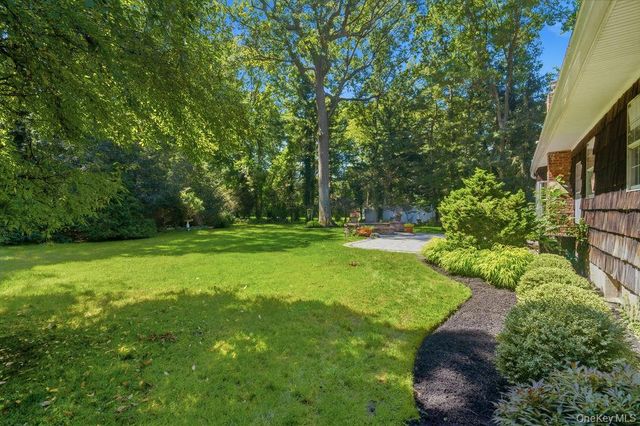20 Oak Tree Drive, Smithtown, NY 11787