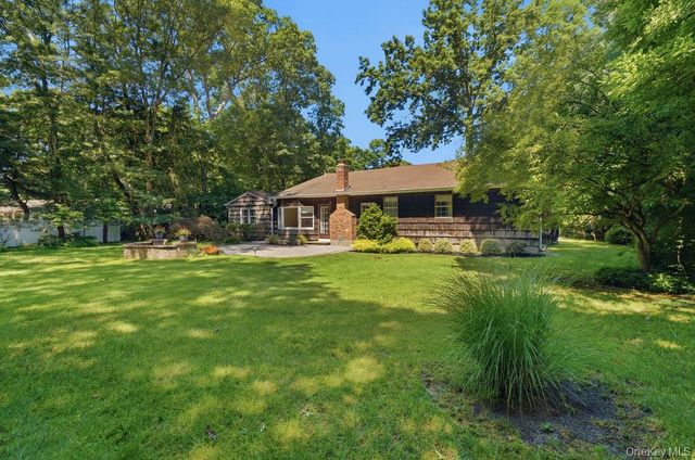 20 Oak Tree Drive, Smithtown, NY 11787