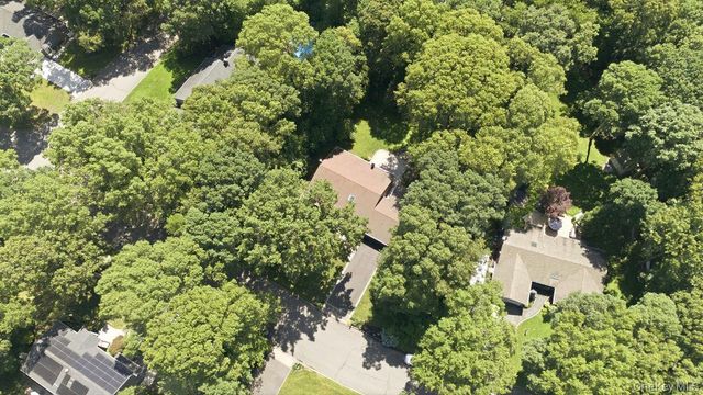 20 Oak Tree Drive, Smithtown, NY 11787