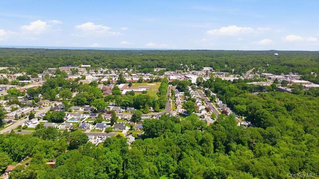 20 Oak Tree Drive, Smithtown, NY 11787