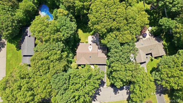 20 Oak Tree Drive, Smithtown, NY 11787