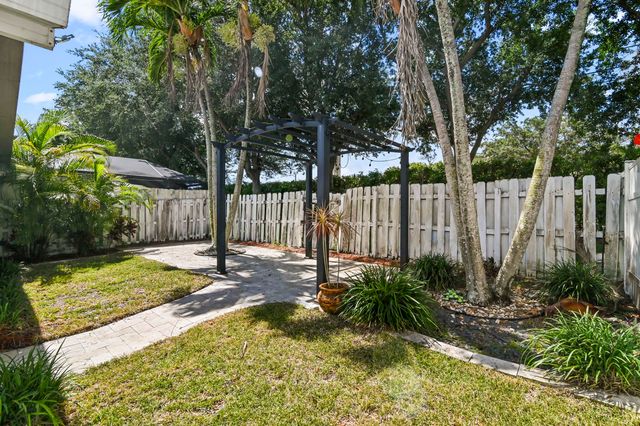 5690 Green Island Drive, Lake Worth, FL 33463