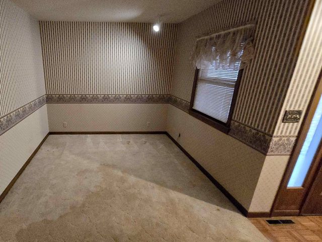 302 N Pine St, Argonia, KS 67004