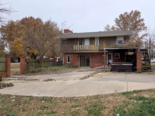 302 N Pine St, Argonia, KS 67004