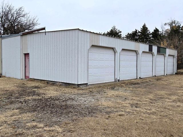 302 N Pine St, Argonia, KS 67004