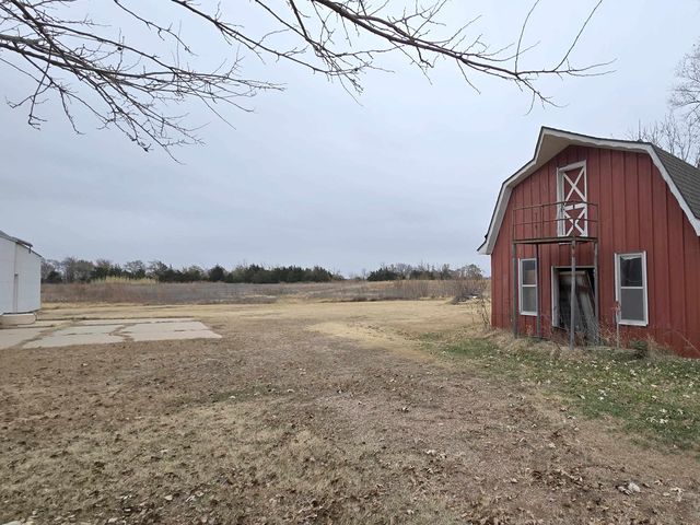 302 N Pine St, Argonia, KS 67004