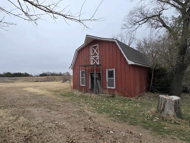 302 N Pine St, Argonia, KS 67004