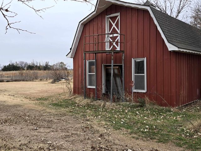 302 N Pine St, Argonia, KS 67004