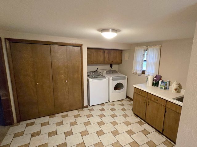 302 N Pine St, Argonia, KS 67004