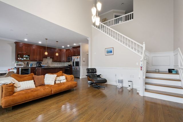 806 Ledgewood Way 806, Clinton, MA 01510