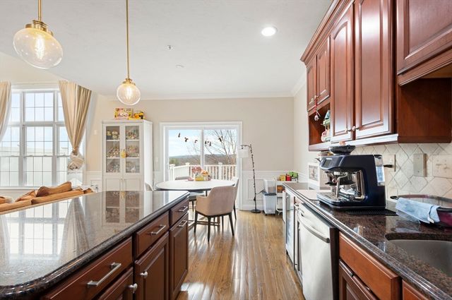 806 Ledgewood Way 806, Clinton, MA 01510