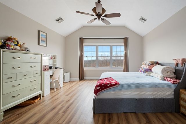 806 Ledgewood Way 806, Clinton, MA 01510