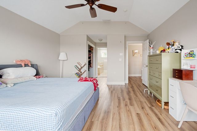 806 Ledgewood Way 806, Clinton, MA 01510