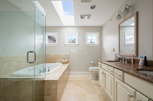 806 Ledgewood Way 806, Clinton, MA 01510