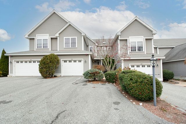 806 Ledgewood Way 806, Clinton, MA 01510