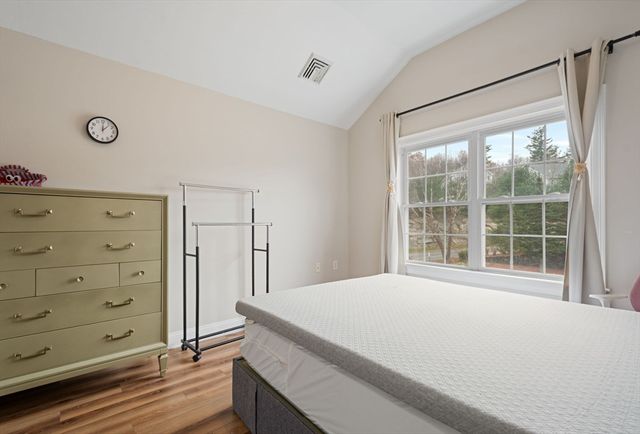 806 Ledgewood Way 806, Clinton, MA 01510