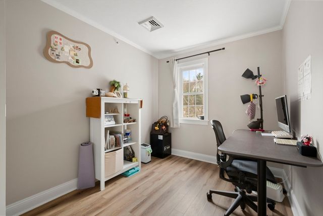 806 Ledgewood Way 806, Clinton, MA 01510