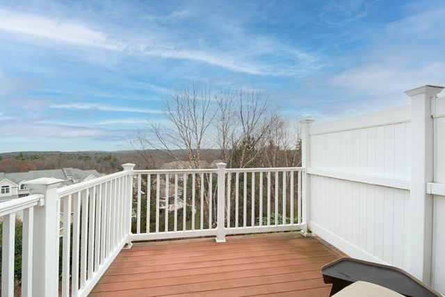 806 Ledgewood Way 806, Clinton, MA 01510
