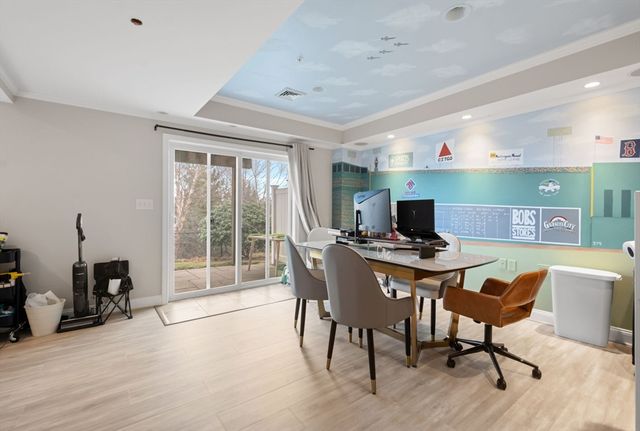 806 Ledgewood Way 806, Clinton, MA 01510