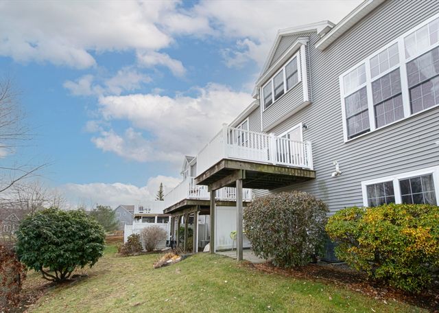 806 Ledgewood Way 806, Clinton, MA 01510