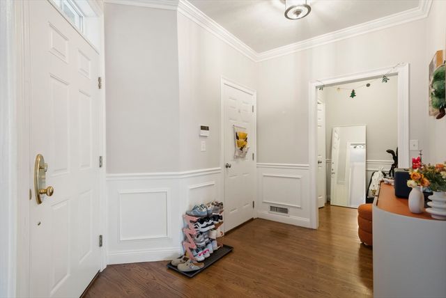 806 Ledgewood Way 806, Clinton, MA 01510