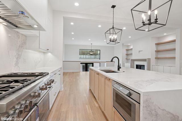 3920 N Bell Avenue, Chicago, IL 60618