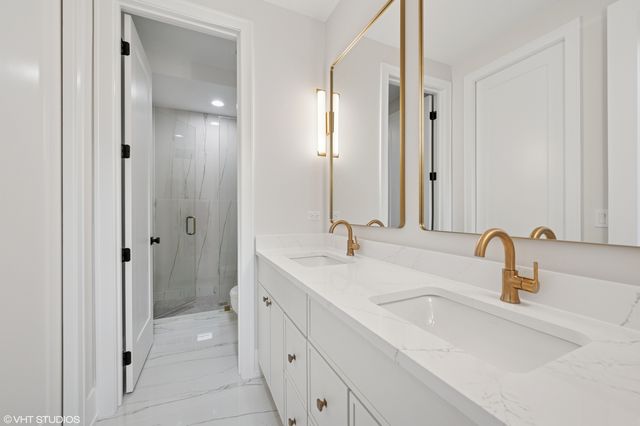 3920 N Bell Avenue, Chicago, IL 60618