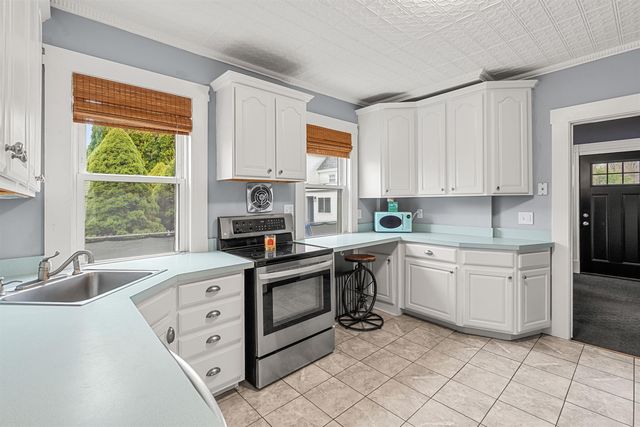 5 Arlington Avenue, Nashua, NH 03060