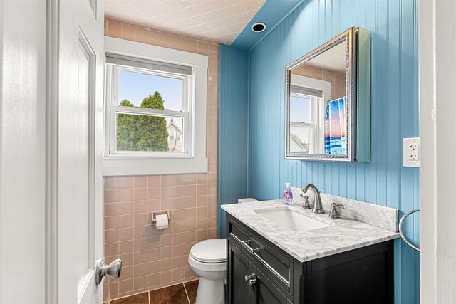 5 Arlington Avenue, Nashua, NH 03060