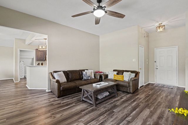 637 Oak View Court, Azle, TX 76020